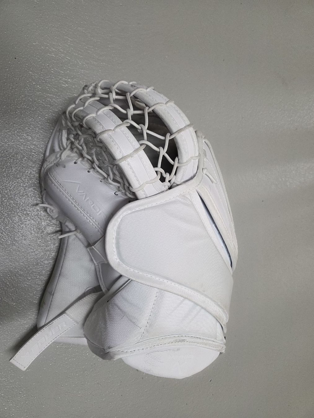 Bauer Guanti & manicotti: Bauer Hyperlite Full Right Fanghand – Usato da Bassersdorf venduto da Hockeygoalie84 1