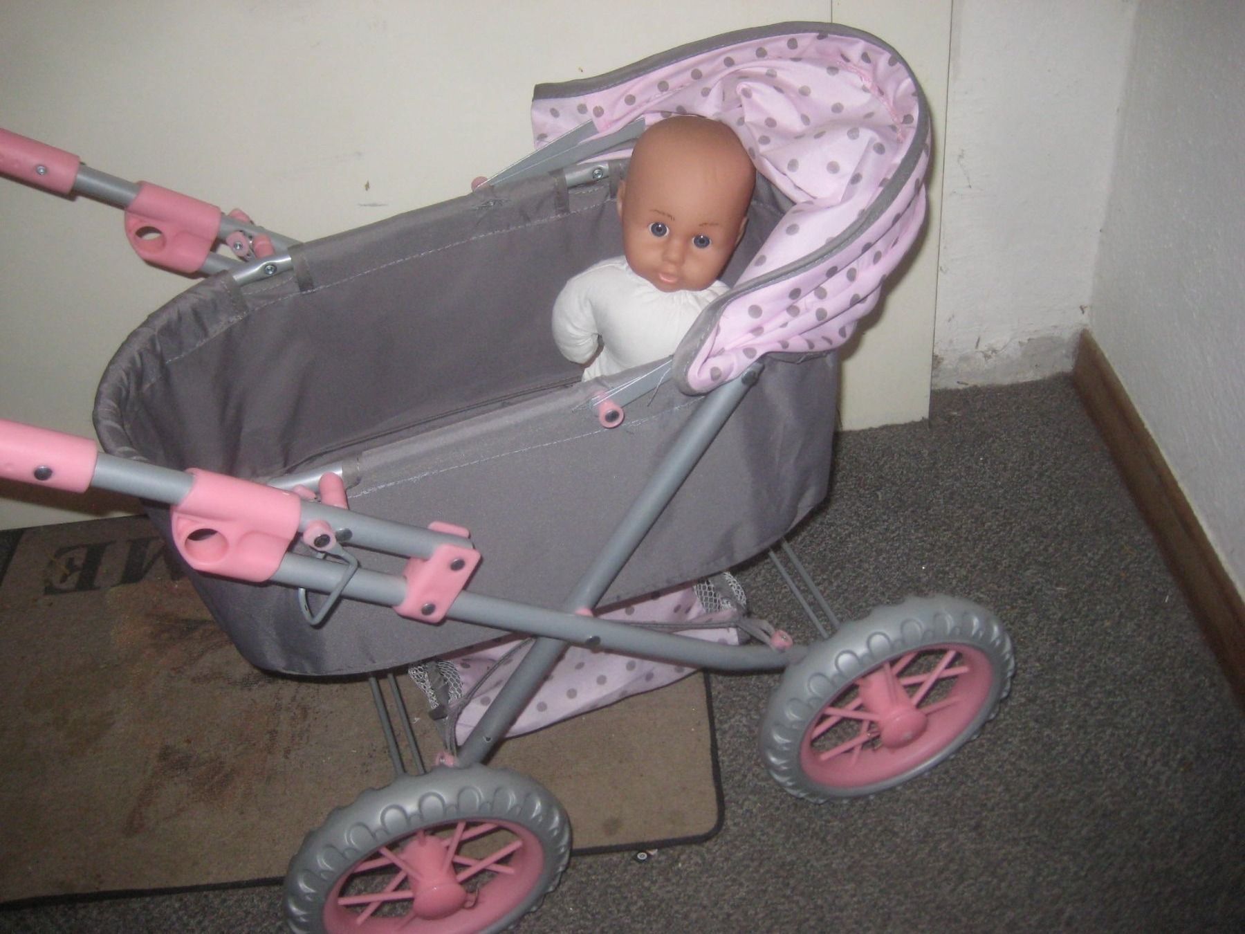 Puppenwagen: PUPPEN  WAGEN  MIT  PUPPE – Gebraucht aus Uster von flocke1 3