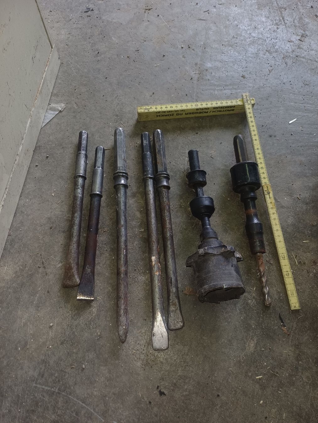 Tous les outils: Spitz-Bohrhammer aufsätze – Défectueux à Wangenried par Recycler94