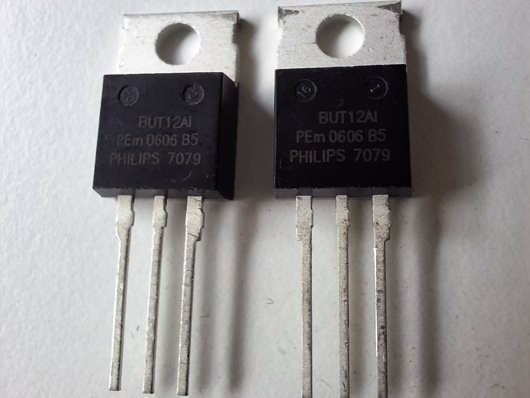 Philips Componenti elettronici: 2 x Philips BUT12AI  Silicon Diffused Power Transistor – Nuovo e nell'imballaggio originale da Waedenswil venduto da apple-cor