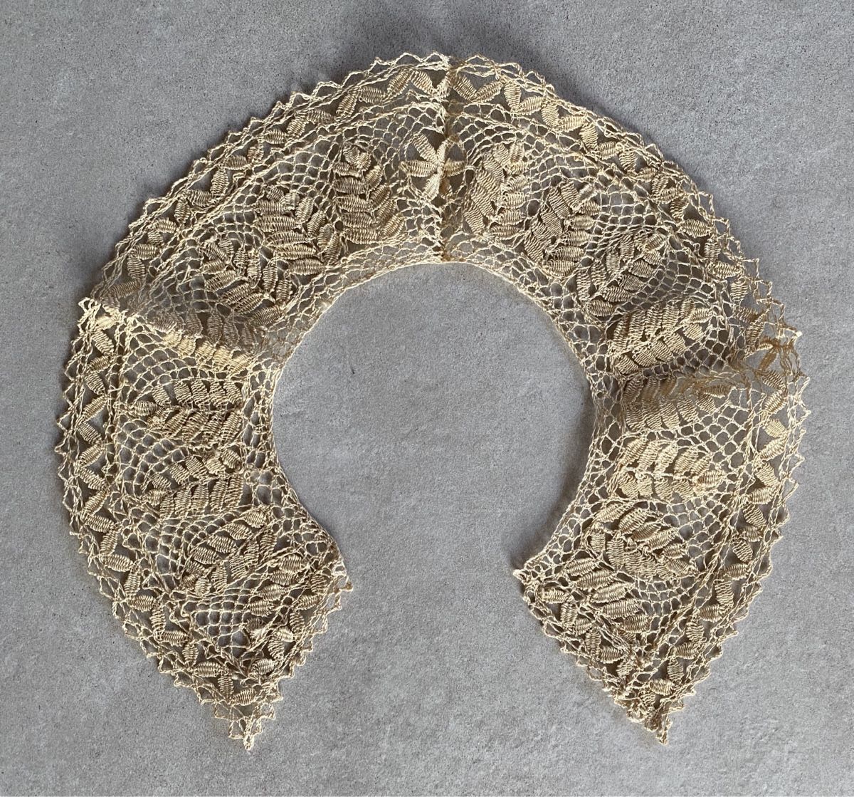 Tessuti: Spitzen Kragen, Handarbeit – Nuovo e nell'imballaggio originale da Rabius venduto da bri_ca76