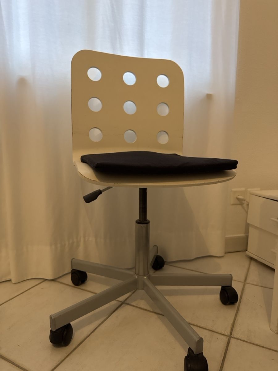 Ikea Scrivanie: IKEA Schreibtisch + Bürostuhl – Usato da Chur venduto da ropa68 1