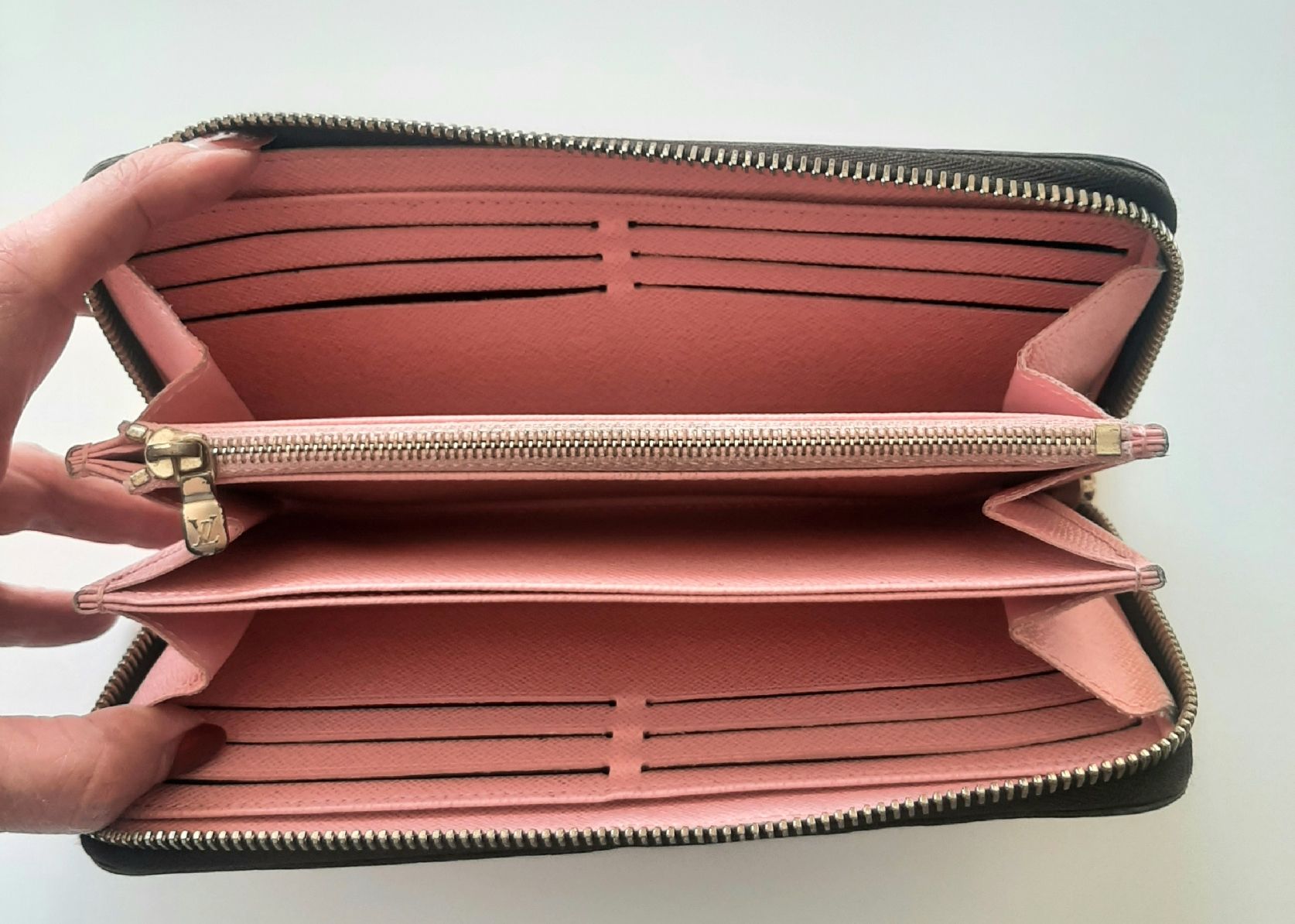 Louis Vuitton Portafogli: Portefeuille Louis Vuitton édition limitée – Usato da Chêne-Bourg venduto da chsandra34 4
