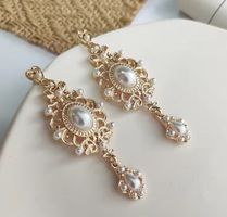 Elegante Ohrringe, goldfarben mit Perlen - Neu & Schön! (54)