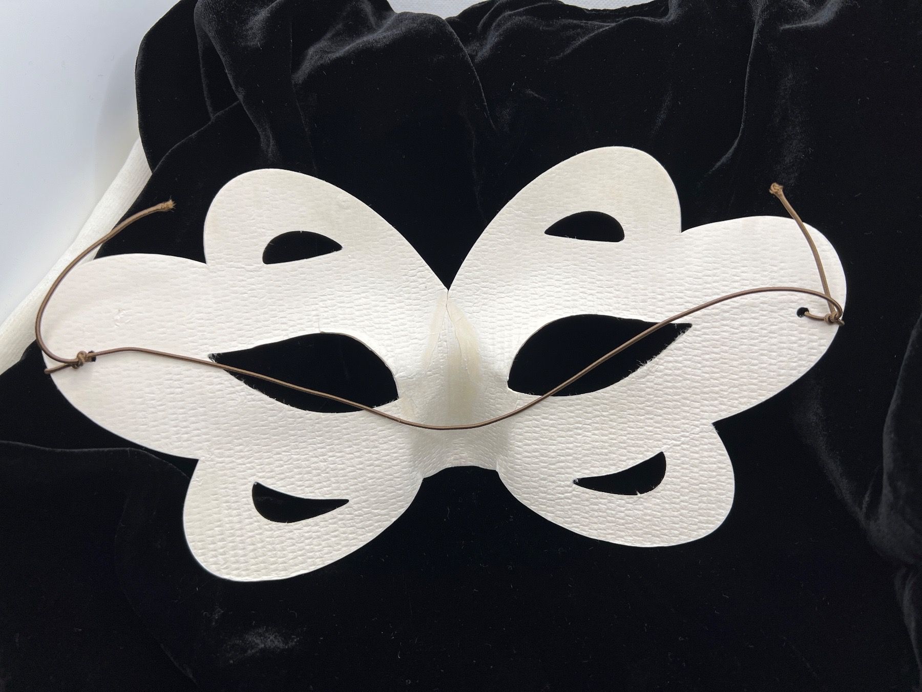 Maschere: Maske - Karton zum Basteln – Nuovo (secondo la descrizione) da Genève venduto da k1164 1