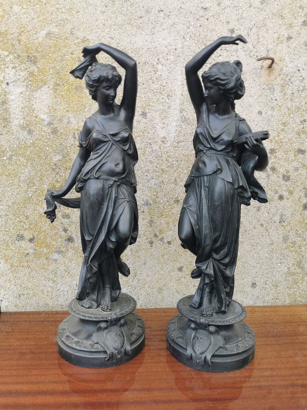 Sculture & Statue: paire de statues anciennes – Usato da Vésenaz venduto da Angela.C3