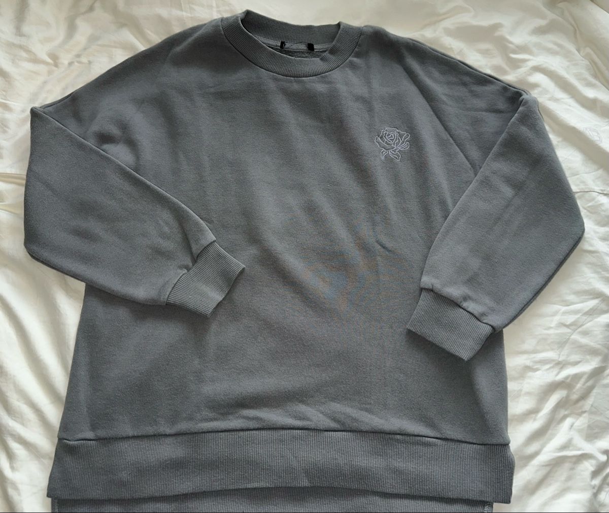 H&M Maglioni & Felpe: Daily Poetry Pullover, Grau, Grösse M, Top Zustand! – Nuovo (secondo la descrizione) da Köniz venduto da lar_m9xk