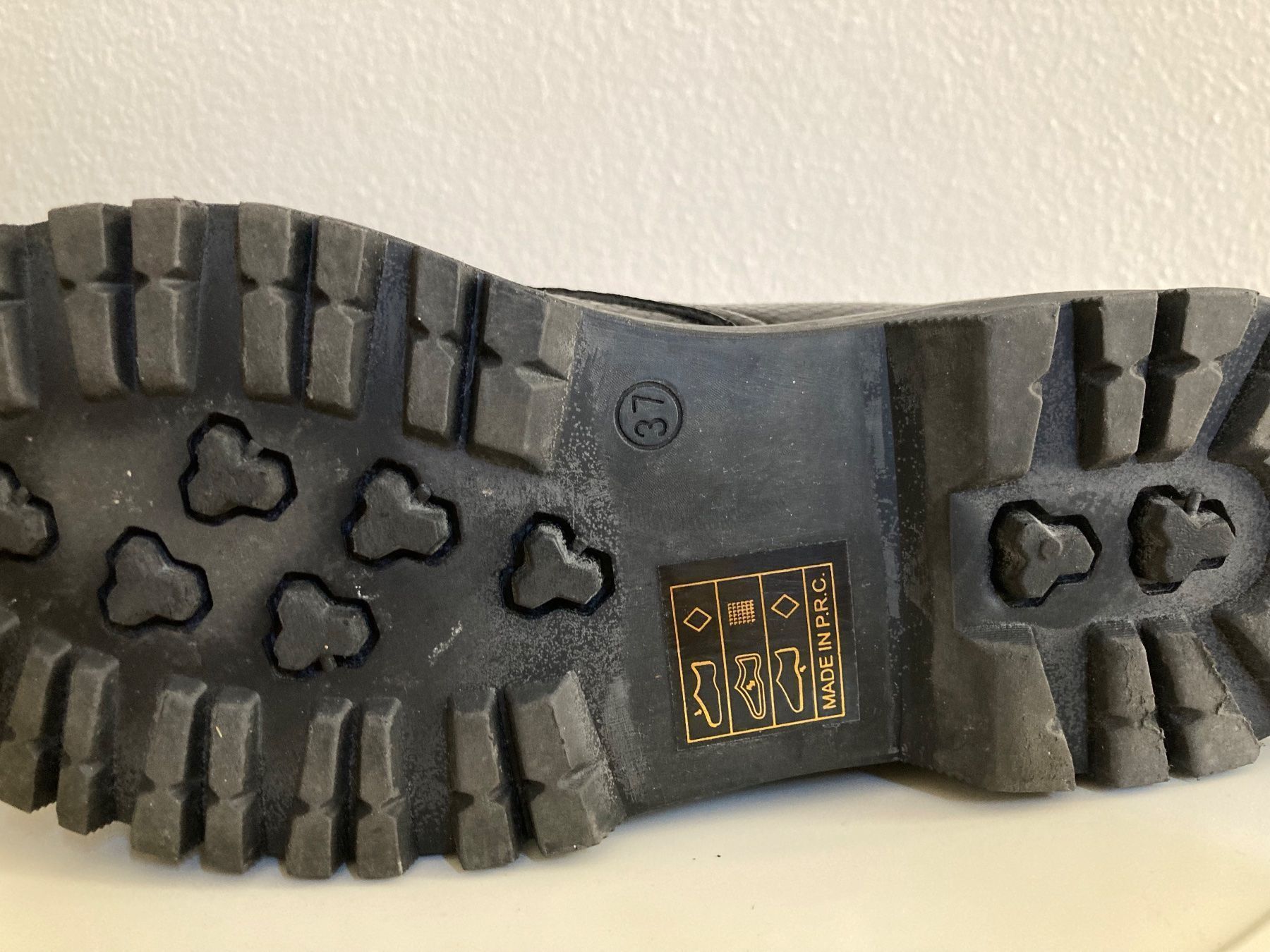 Scarpe da donna: Stiefeletten mit Plateausohle – Usato da Brione Verzasca venduto da pulci22 3