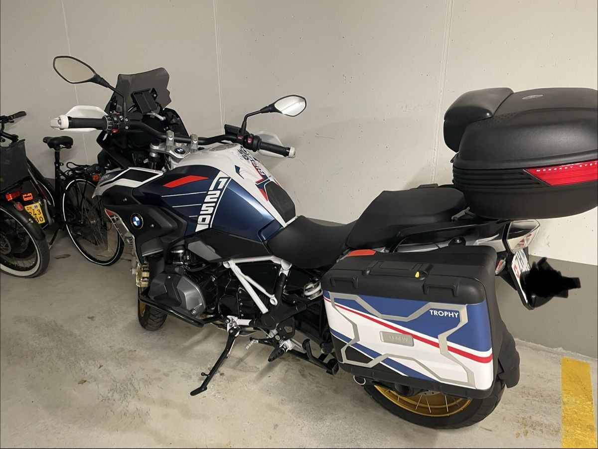 BMW Touring: BMW R1250 GS Trophy / Blau matt / Tiefer gelegt – Usato da Wetzikon ZH venduto da Cedi 2