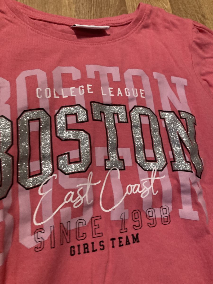 Camicette, T-shirt & Top: Boston Mädchenshirt Gr. 128 – Usato da Emmenbrücke venduto da JJ_89 1
