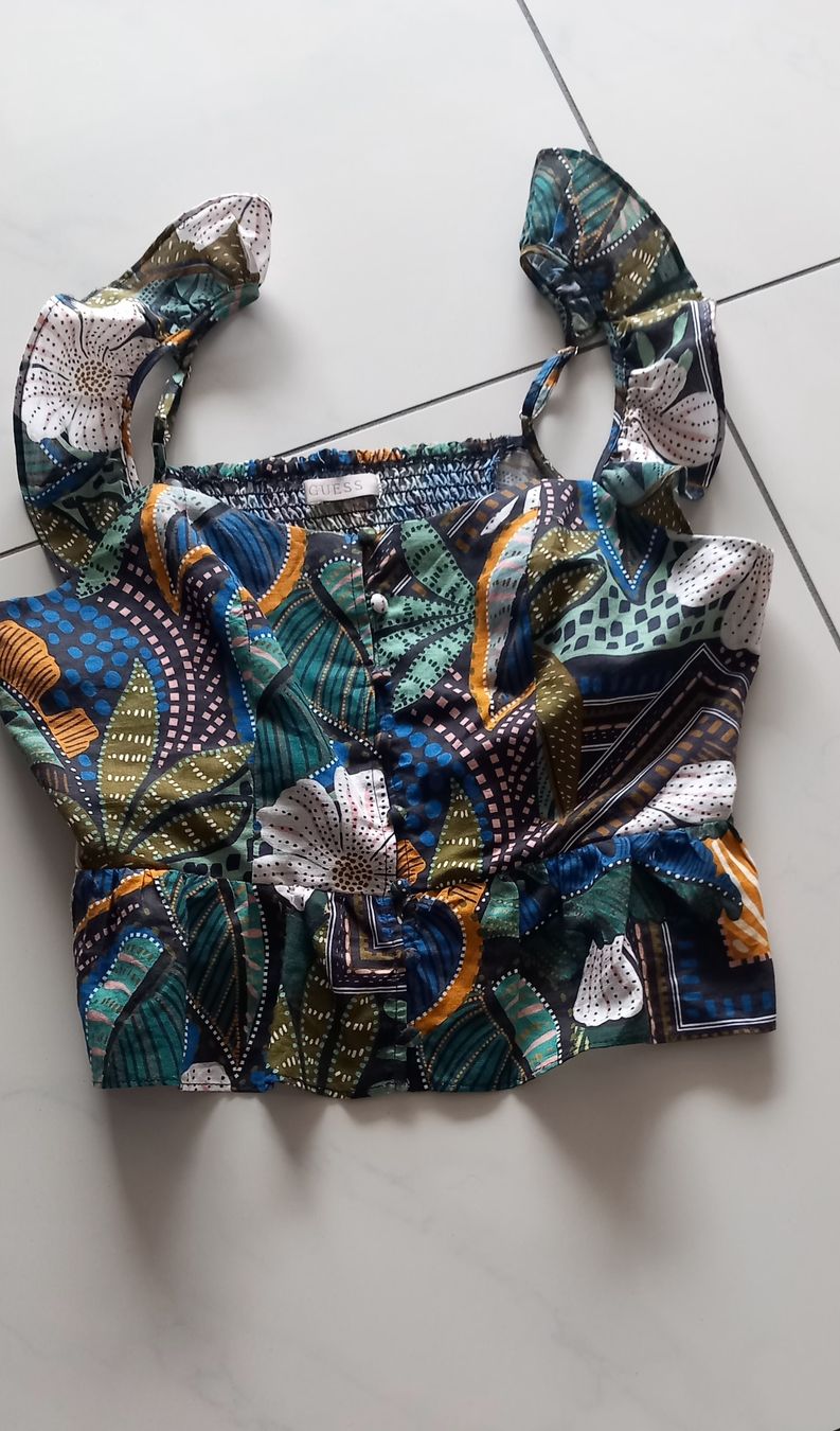 Guess Top: Top GUESS L Neuf – Nuovo (secondo la descrizione) da La Chaux-de-Fonds venduto da Boutique333