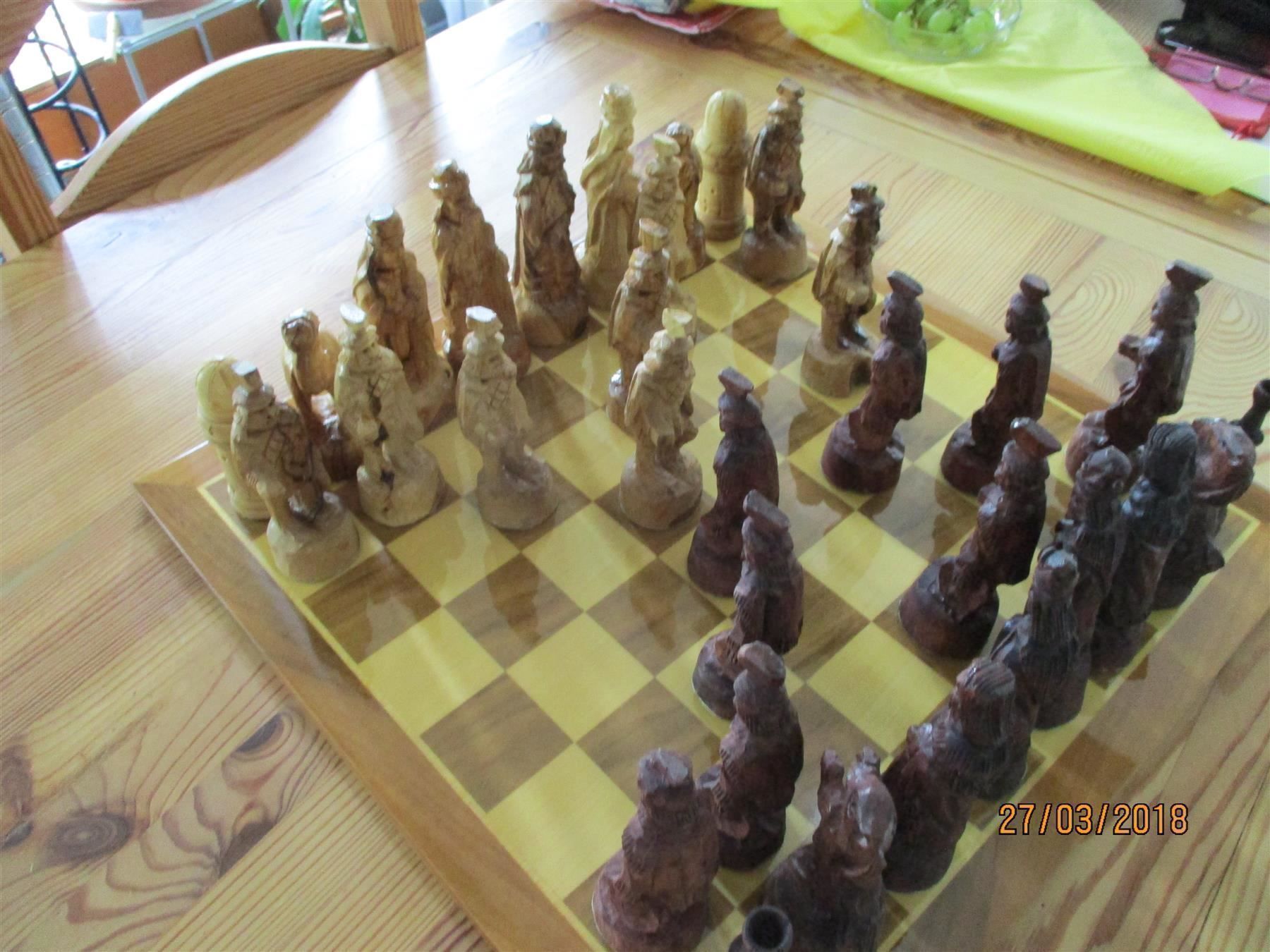 Giochi: Handgeschnitzte Schach Figuren – Usato da Liestal venduto da Disc-Point 8