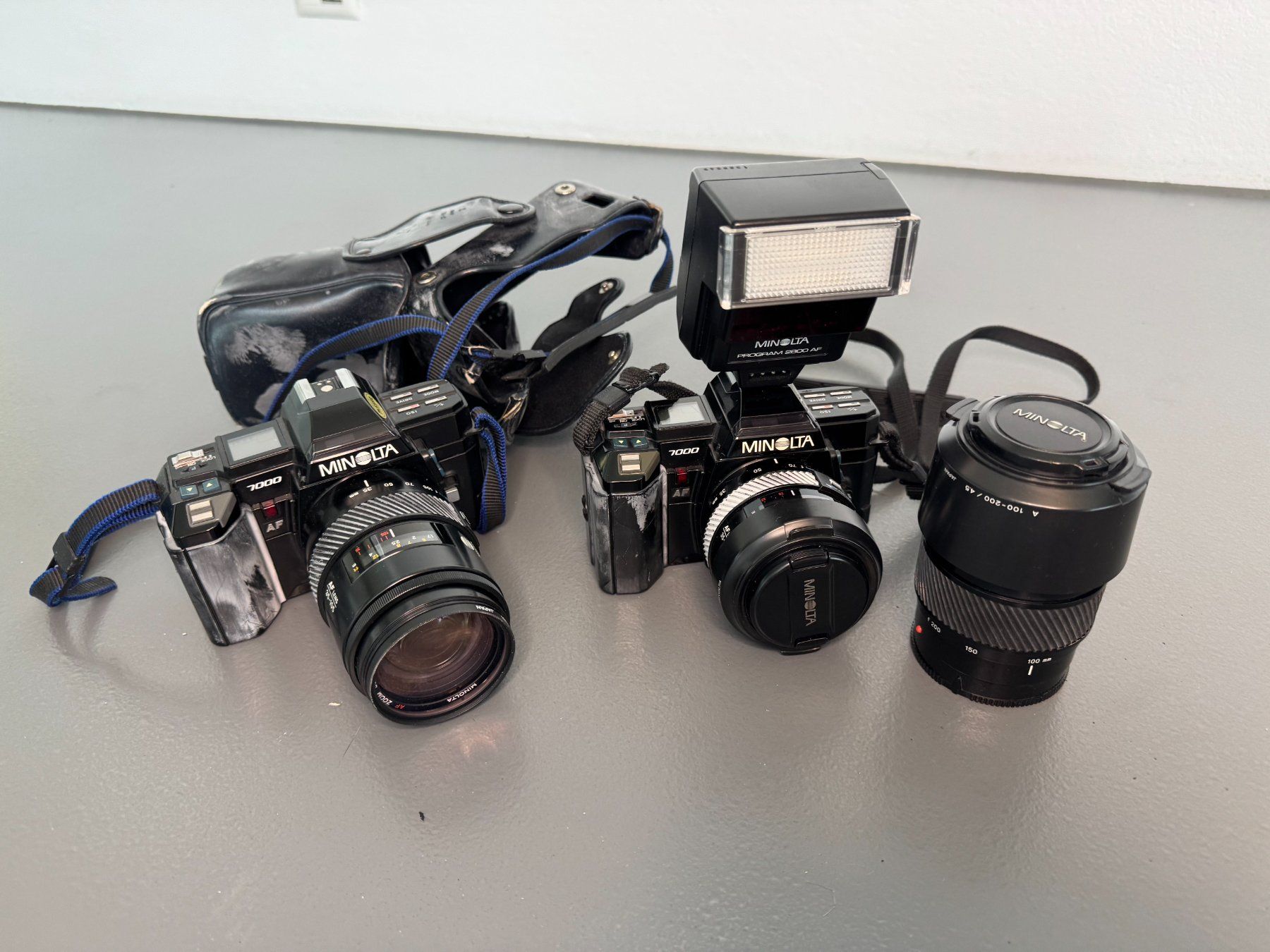Minolta Fotocamera: 2 Minolta 7000 AF Spiegelreflexkamera Set mit 3 Objektiven – Usato da Mühlethal venduto da Pz7 2