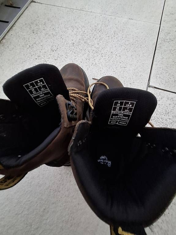 Chaussures femmes: Dr. Martens Damenschuh – D'occasion à Dietikon par Liinushkaaa 1