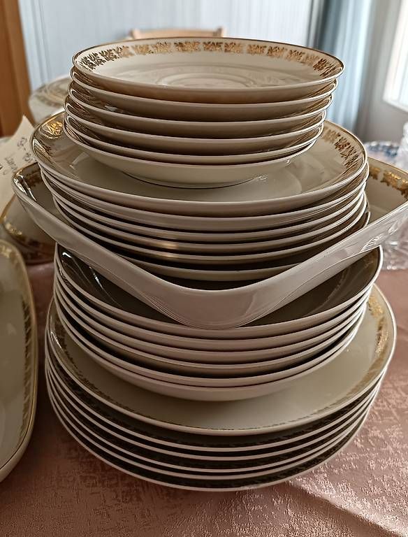 Set di piatti: 37-teiliges Porzellanset – Usato da Roggwil TG venduto da sunbug 1