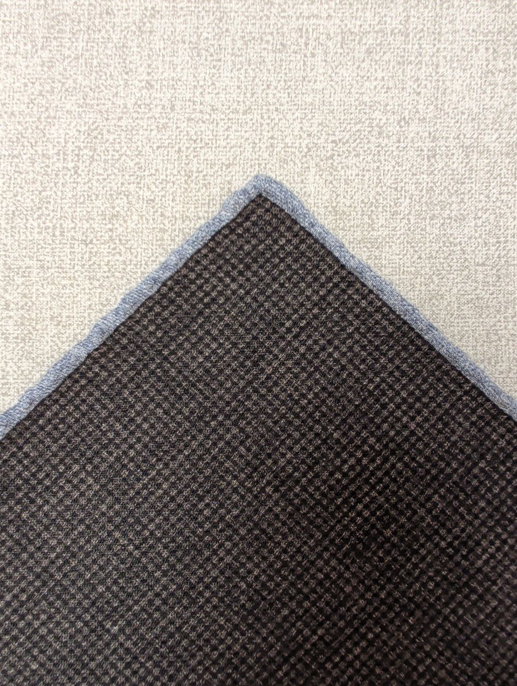 Eleventy Completi: Eleventy Platin Collection, Einstecktuch, Neu, Wolle – Nuovo e nell'imballaggio originale da Zürich venduto da rom_zh