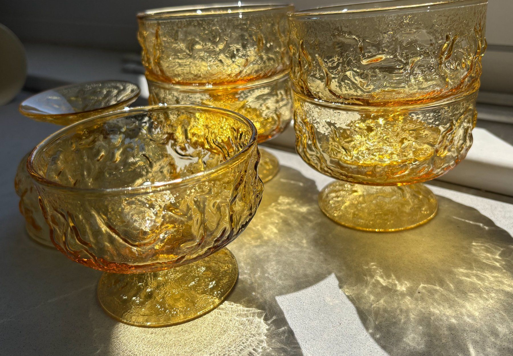 Gläser: 6 Dessertkelche Glas bernsteinfarben strukturierte Oberfl... – Gebraucht aus Regensdorf von Nessi1974 1