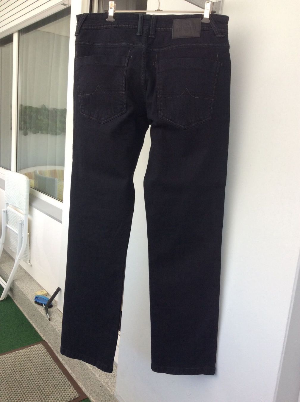 Jeans: Herrenjeans, schwarz, neu, Größe 46 – Nuovo e nell'imballaggio originale da Lausanne venduto da Ulpet