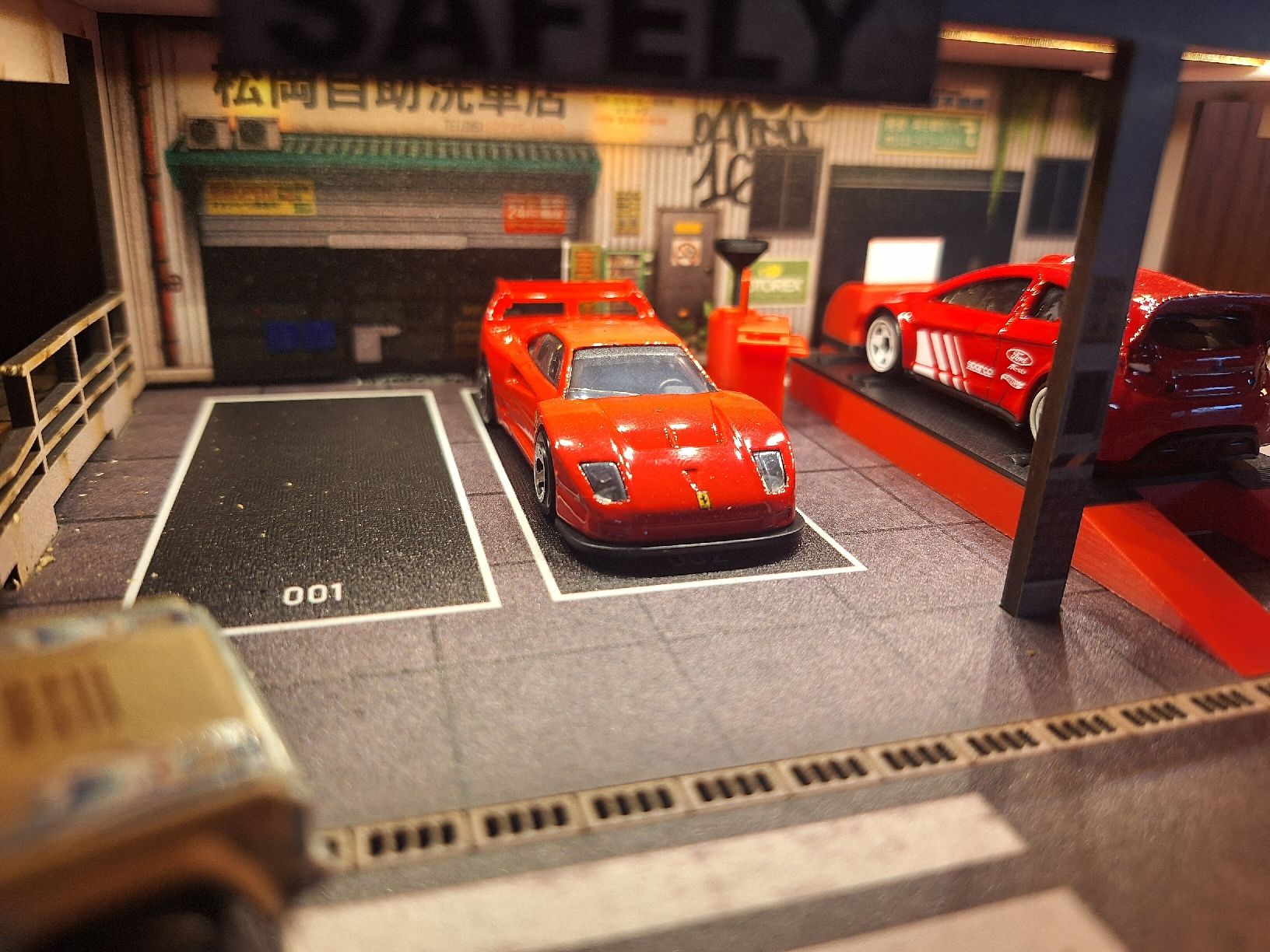 Modellini d'auto: 1:64 Autogarage mit Autos und Figuren. – Usato da Stansstad venduto da saschaz88 1