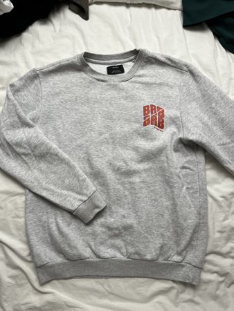 Pull gris Bershka
