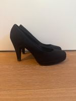 Klassische schwarze High Heels