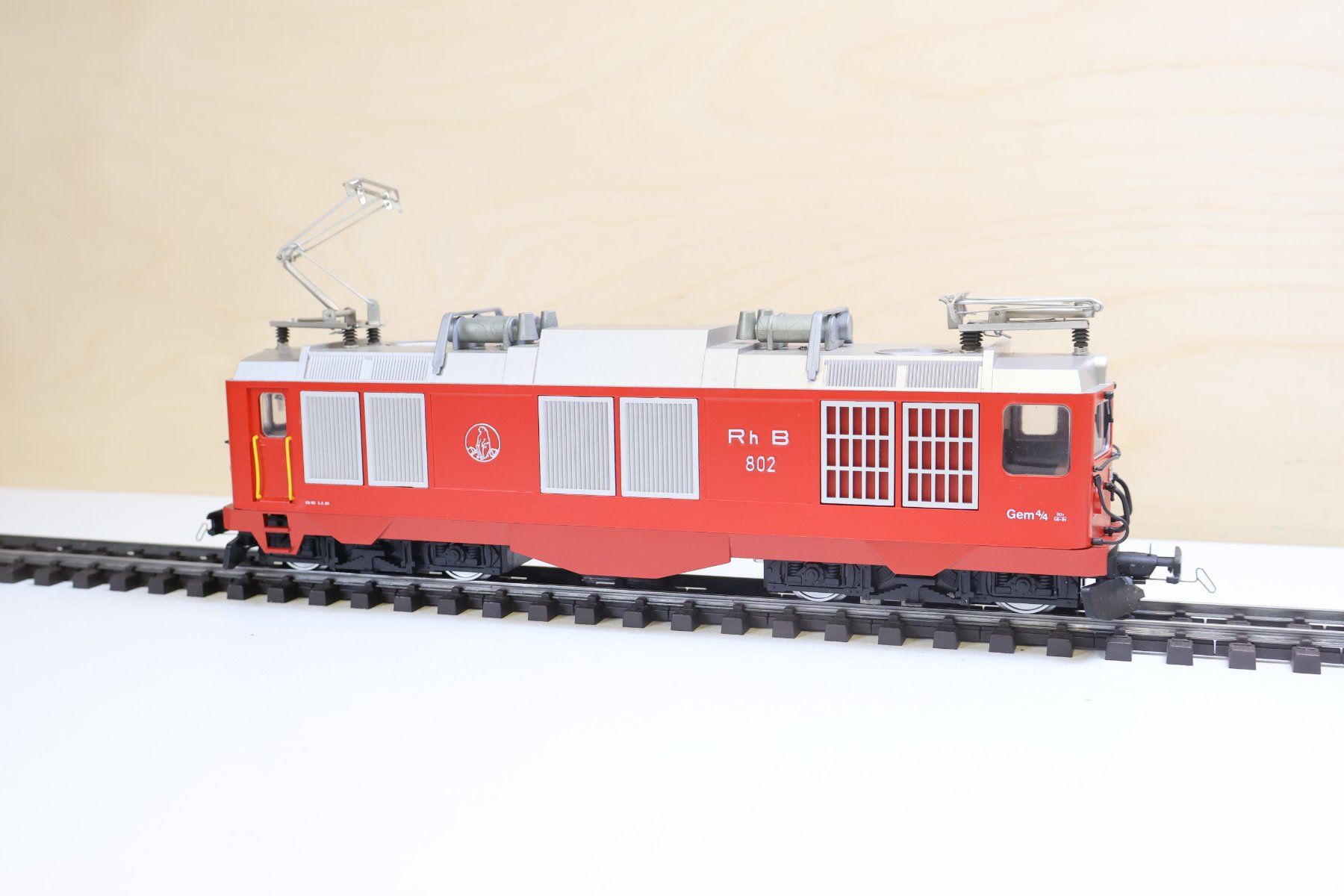 Fama Modellini di ferrovie: FAMA Alpenbahn RhB 9560 Gem 4/4 E-Lok - 0m – Usato da Winterthur venduto da Monstera 3