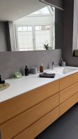 Badezimmermöbel Eichenholzfront mit Corian Waschbecken