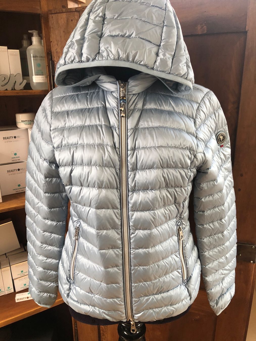 Jacken: Steppjacke Damen hellblau mit Kapuze – Neu (gemäss Beschreibung) aus Arlesheim von leyRum4.5 1