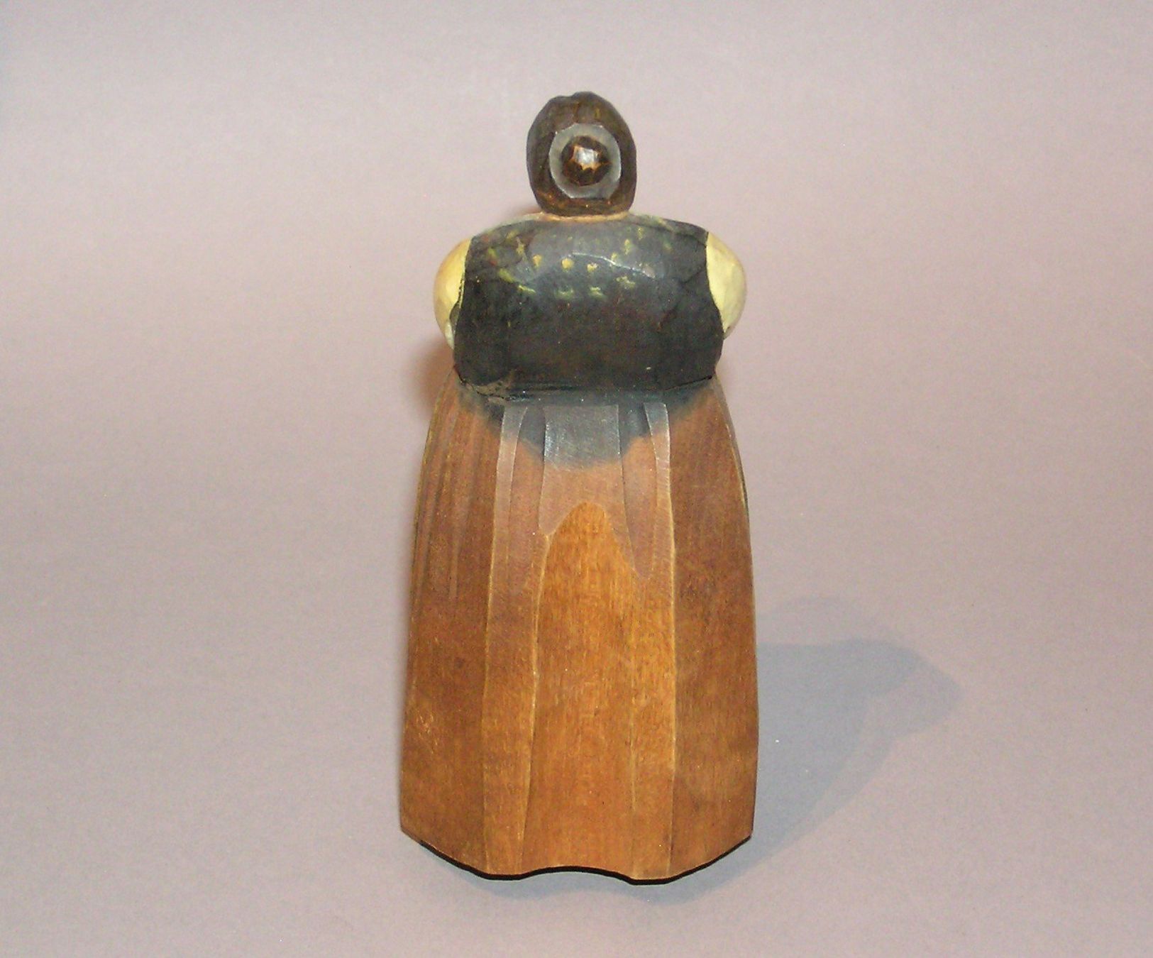 Figurines: HUGGLER BRIENZ HANDGSCHNITZTE BÄUERIN – D'occasion à Grenchen par Antique-hunter 4