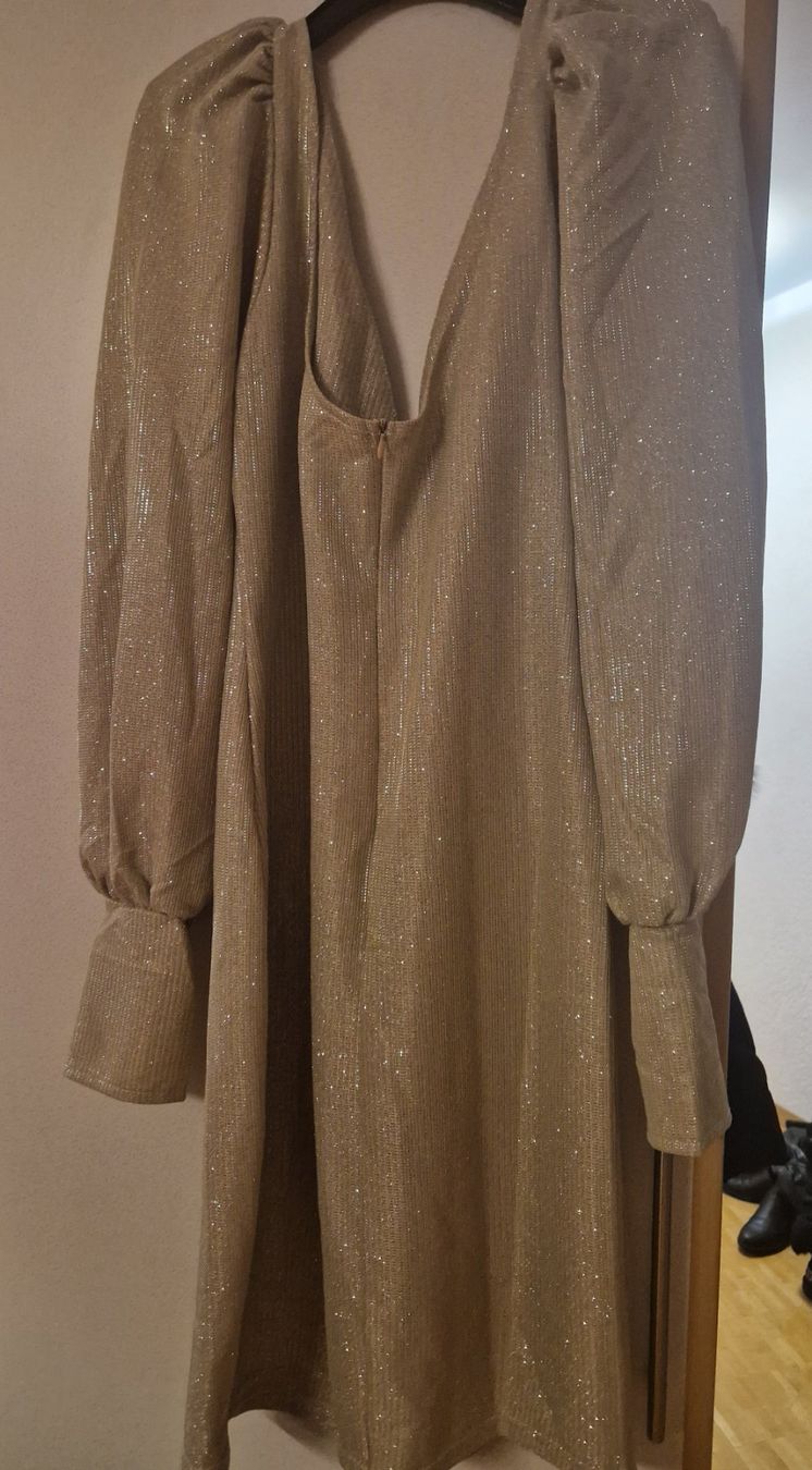 Vestiti: Robe dorée à paillettes taille M/L – Nuovo (secondo la descrizione) da Versoix venduto da aline_b 2