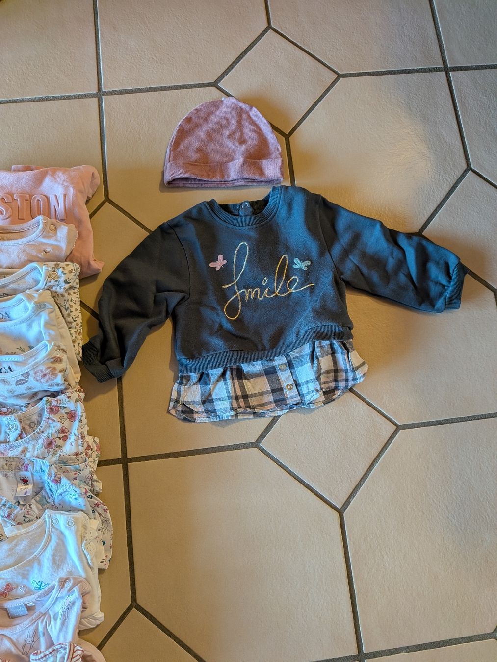 Lotti & Set di vestiti: .Baby-Kleiderpaket Mädchen, Grösse 74/80 – Usato da Riken AG venduto da Roso87 2