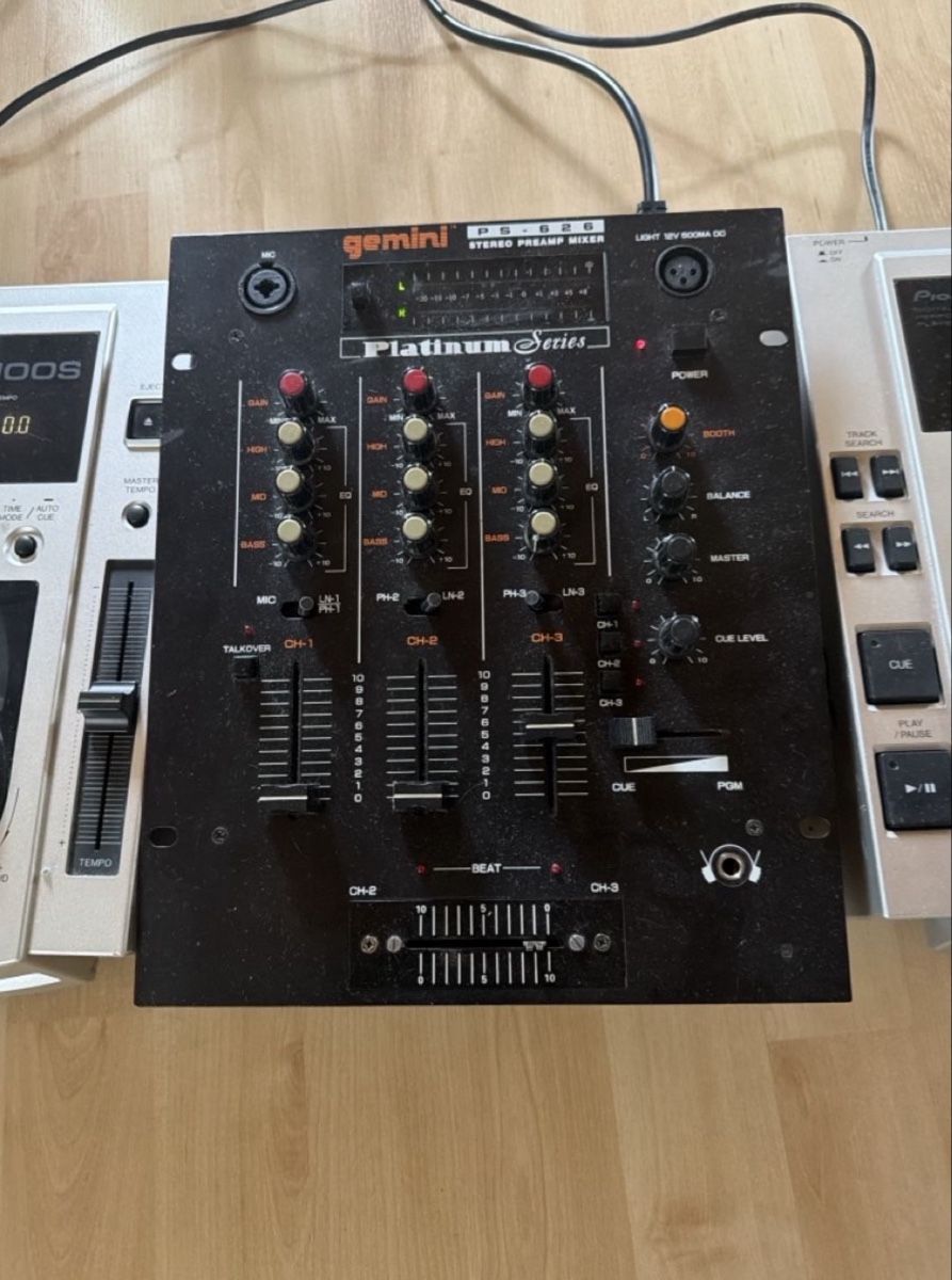 Mischpulte: Mischpult mit CD Playern komplett  – Gebraucht aus Murten von VWT25 3