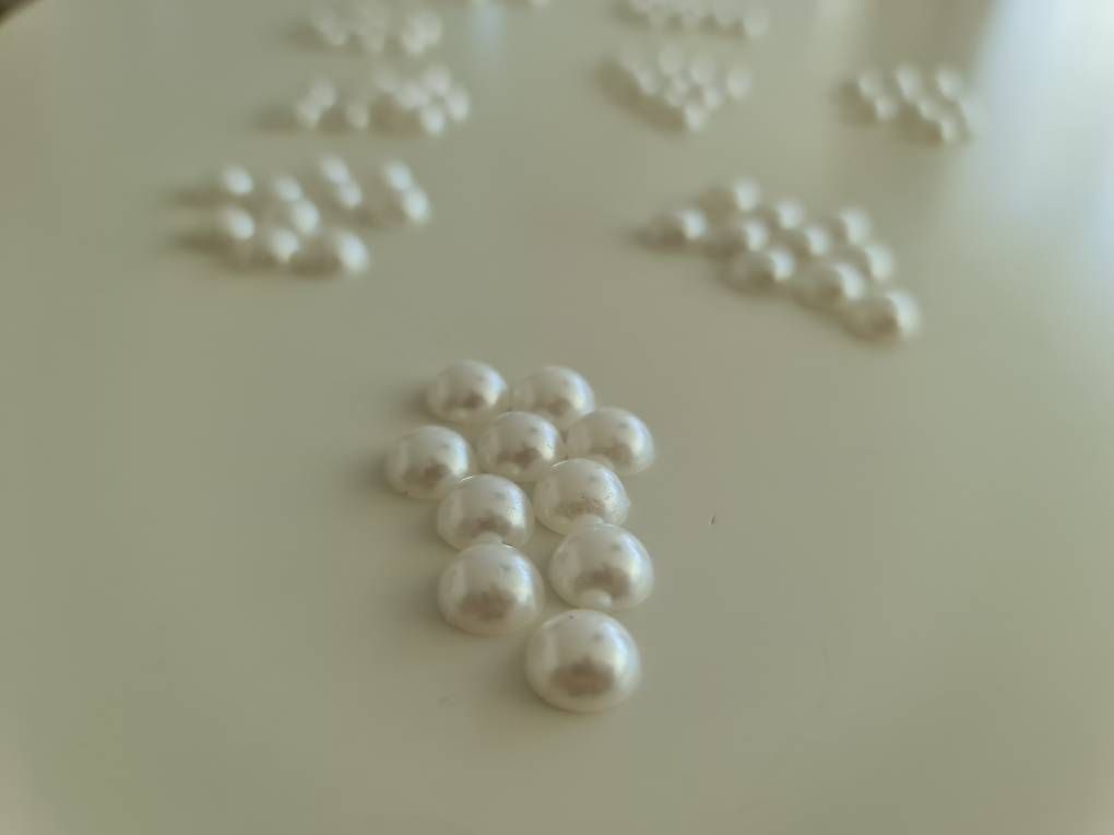 Perlen (unechte): Weisse Kunstperlen / Bastelperlen ca. 10 mm – Neu und originalverpackt aus Allschwil von 86d_fmd5 3