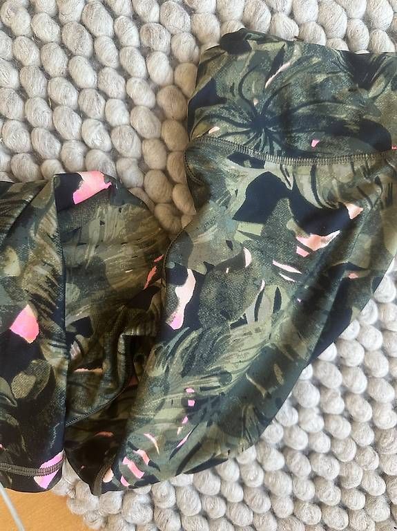 Leggings: Bequeme Jungle Leggins Damen – Usato da Luzern venduto da dariajenni 1