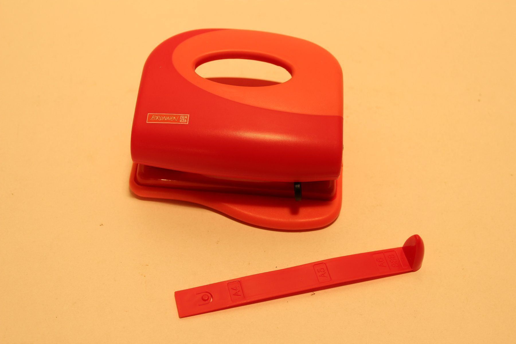 Macchine rilegatrici: Locher, Soft Touch, rot – Nuovo e nell'imballaggio originale da Fehraltorf venduto da haefens 1
