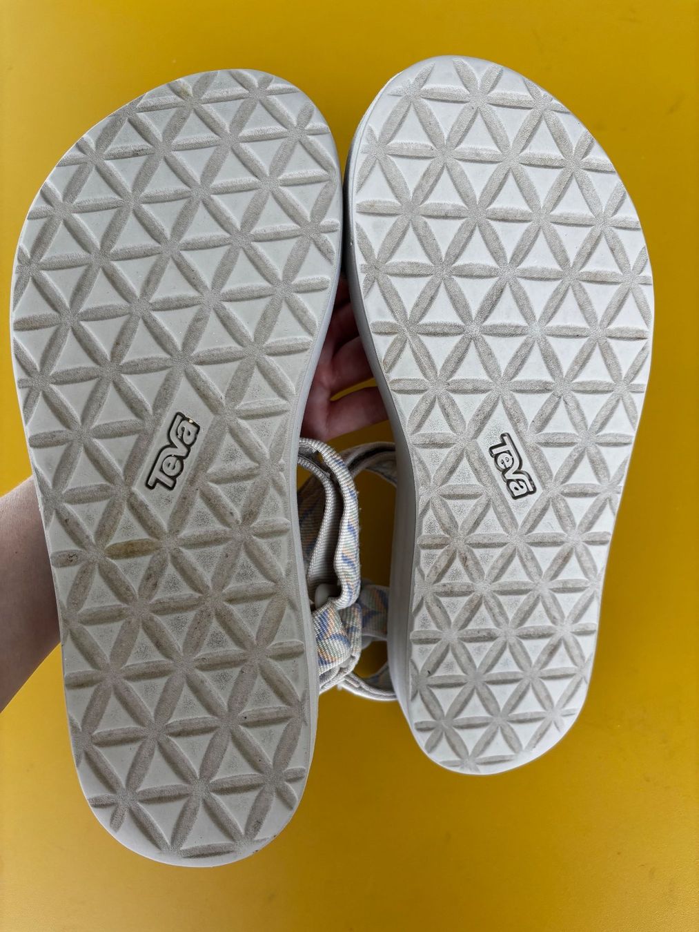 Teva Damenschuhe: TEVA graue Sandalen mit dicker Sohle – Gebraucht aus Zürich von missmodernage 4