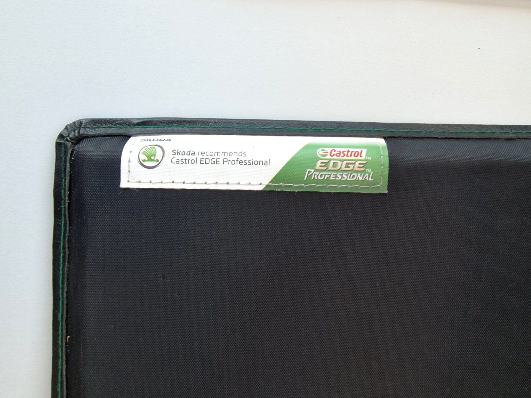Skoda Tutti pezzi di ricambio auto: Original Skoda Bordmappe Ledermappe - gut erhalten – Usato da Thayngen venduto da Mrsmartbuy 3