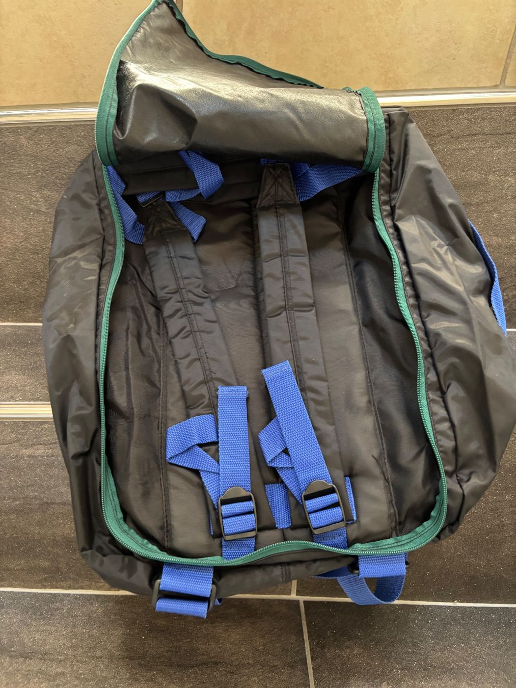 Zaini: Grosse Tasche als Rucksack verwendbar NEU – Nuovo (secondo la descrizione) da Balsthal venduto da Uroby 3