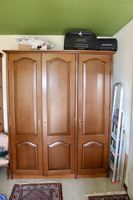 Kleiderschrank Holz dreitürig gebraucht