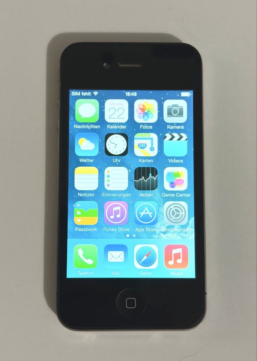 Apple Telefoni cellulari / Smartphones: iPhone 4 schwarz guter Zustand – Usato da Liestal venduto da ElektraG
