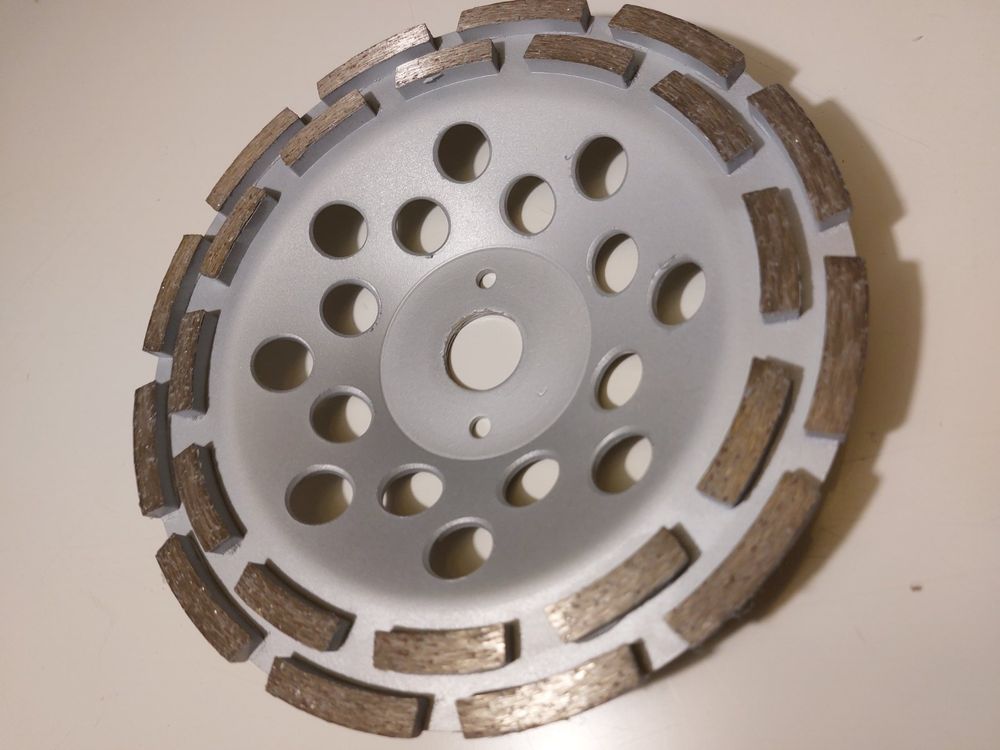 Betonschleifscheibe 4-1/2 Zoll Mit 18 Turbo-Diamantsegmenten – Für Winkelschleifer, 5/8"-11 Gewinde, Zum Schleifen Von Beton & Mauerwerk