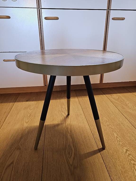 Tables: Beistelltisch / Sofatisch – D'occasion à Weggis par dahinden.anita 1