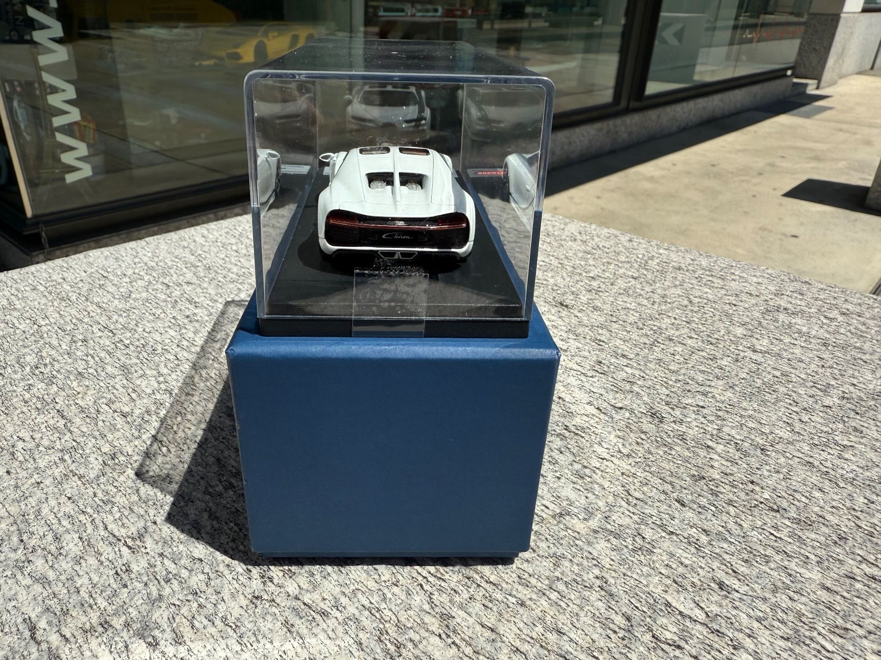 LookSmart Modellini d'auto: Looksmart LS494A 1:43 Bugatti Chiron Sky View NO MIRROR – Difettoso da Chiasso venduto da Carrara-Modellismo 1