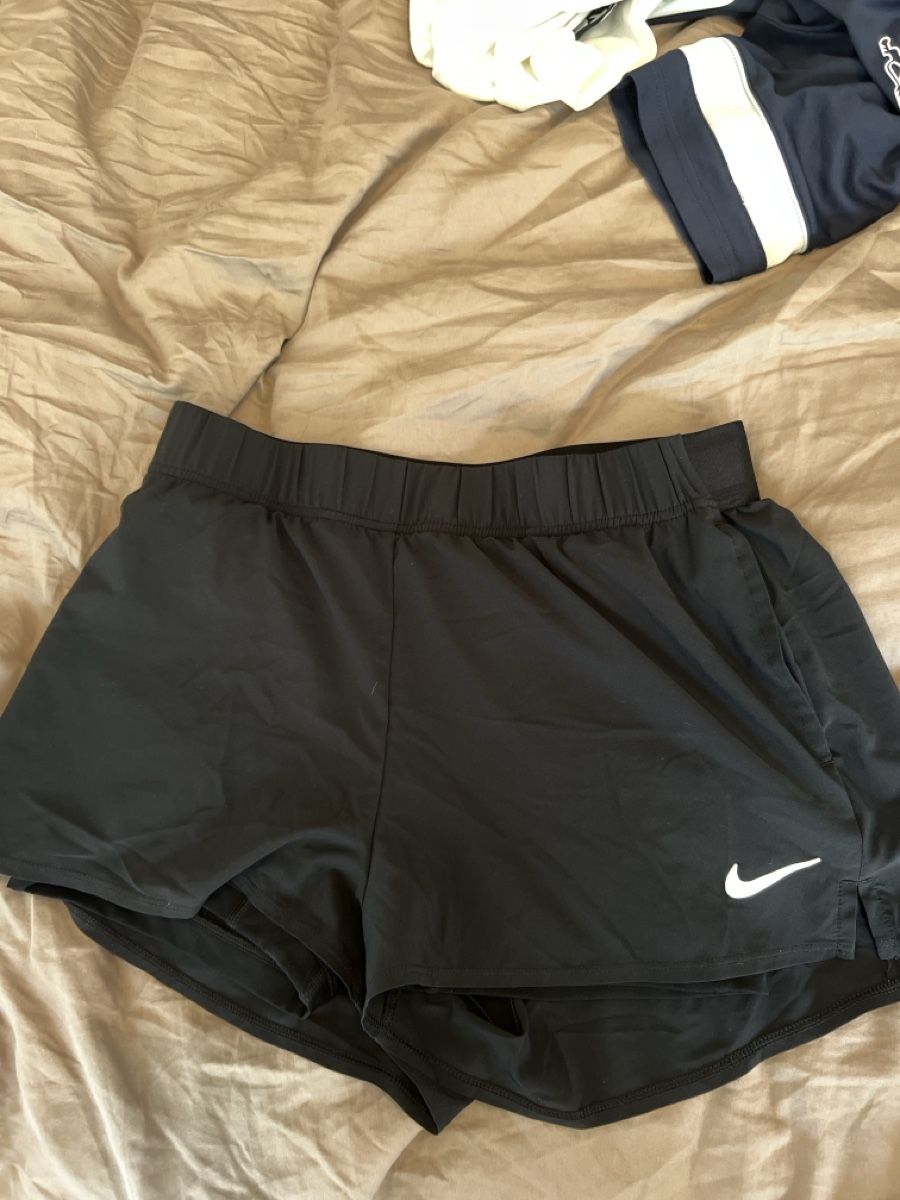 Nike Hosen: Nike Running shorts – Gebraucht aus Zürich von fla_2552