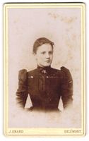 Fotografie J. Enard, Delemont, junge Fra