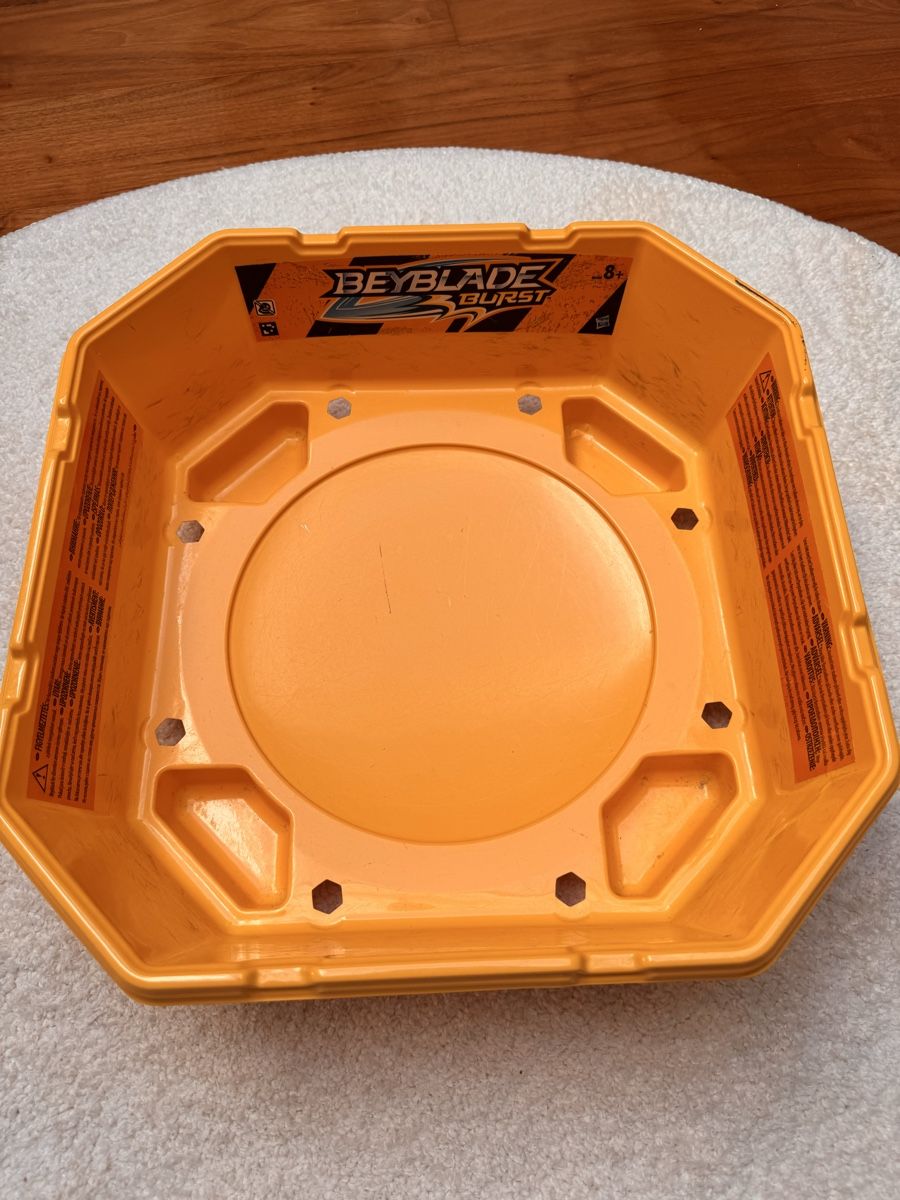 Hasbro Giocattoli: Beyblade Set +Arena – Usato da hägglingen venduto da tamayra 2