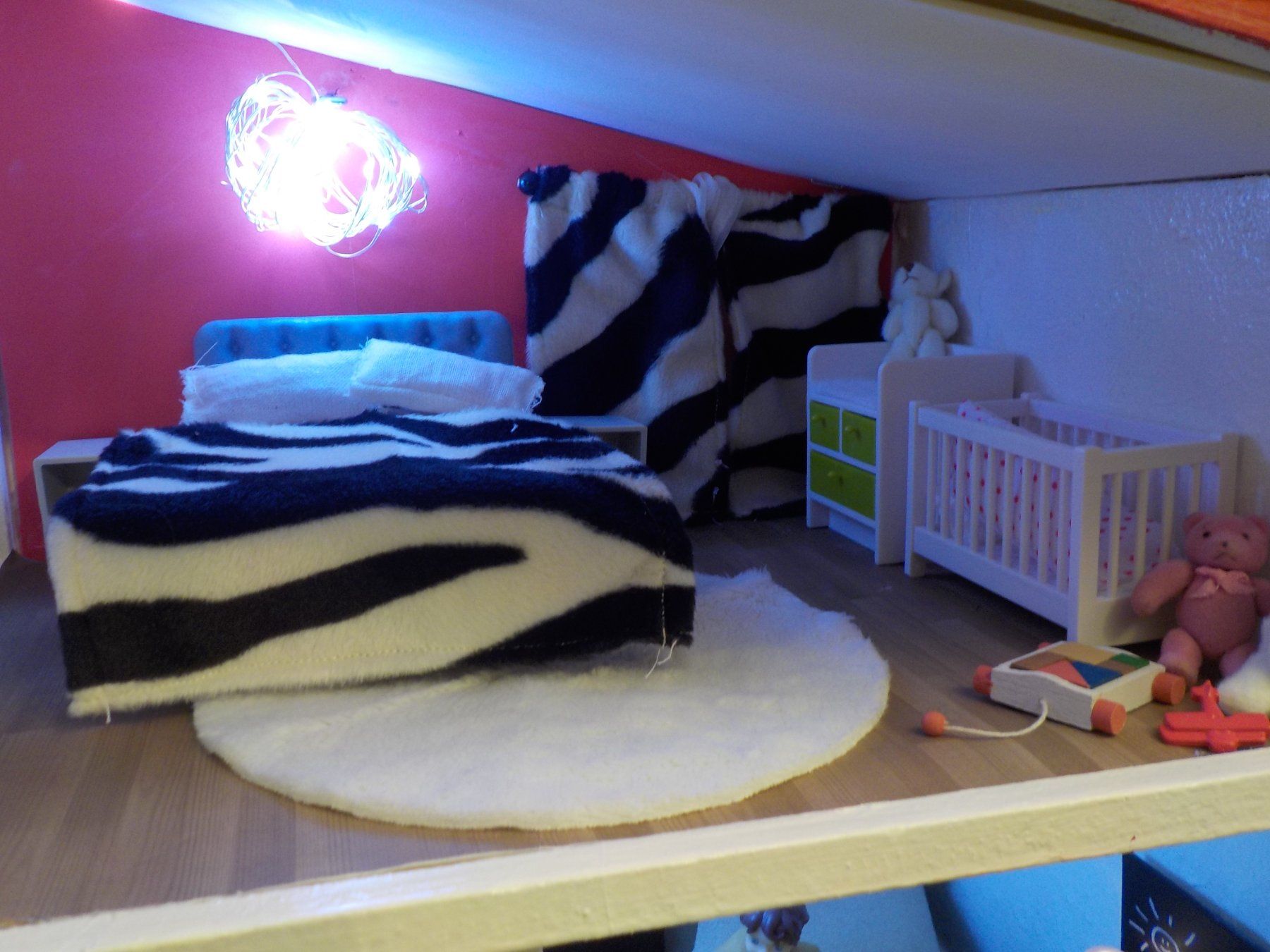 Lundby Case e mobili per bambole: Lundby Puppenhaus voll eingerichtet mit Licht – Usato da Muri b. Bern venduto da Salobre 3