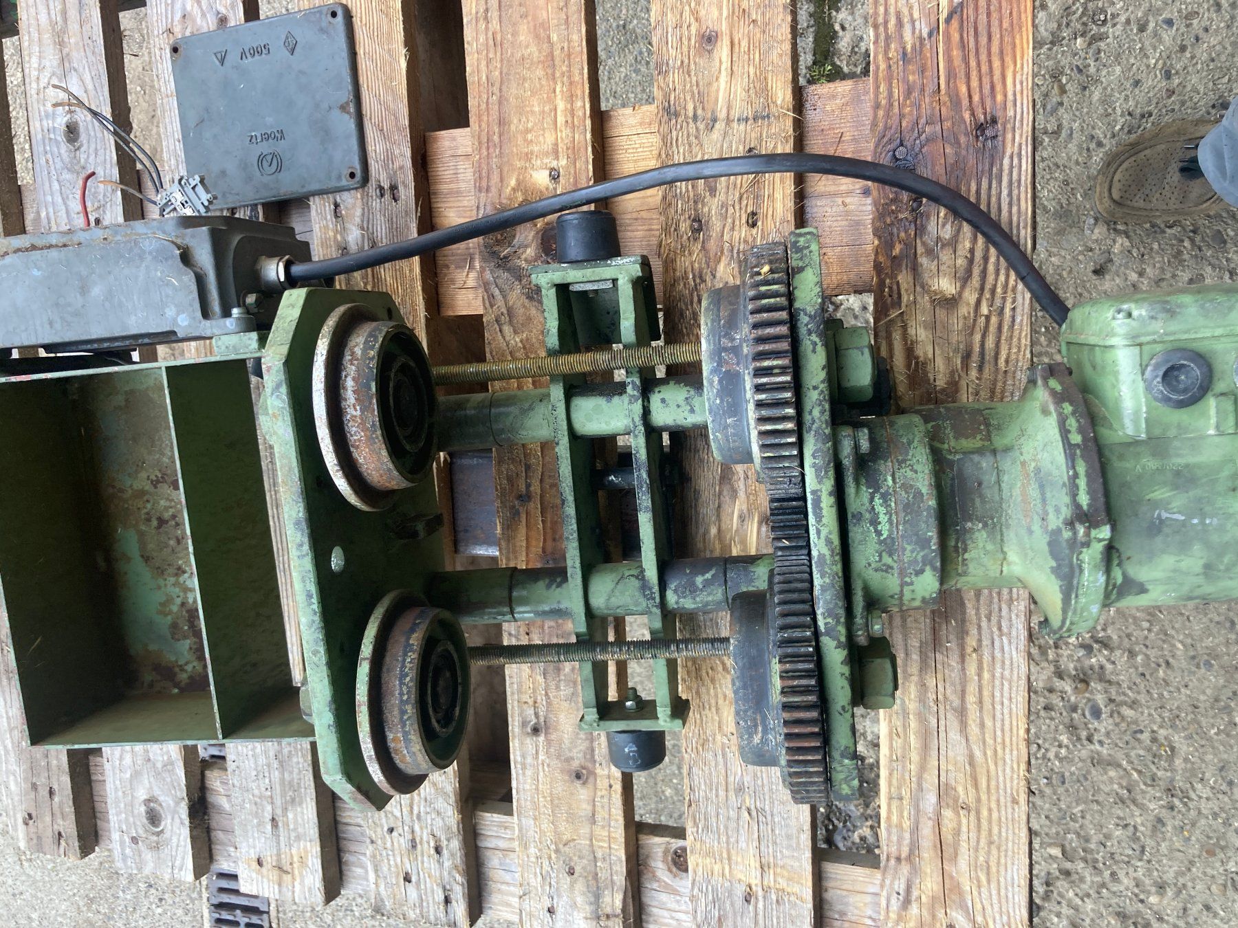 Paranco multiuso: Entraînement électrique pour palan – Usato da Bourrignon venduto da filledemai 2