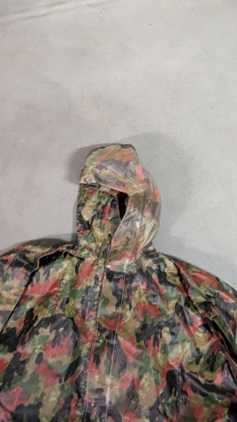 Schweizer Armee Uniformi: Schweizer Armee Pelerine/Regenschutz Taz 83 – Usato da Gümligen venduto da ruccolli 2