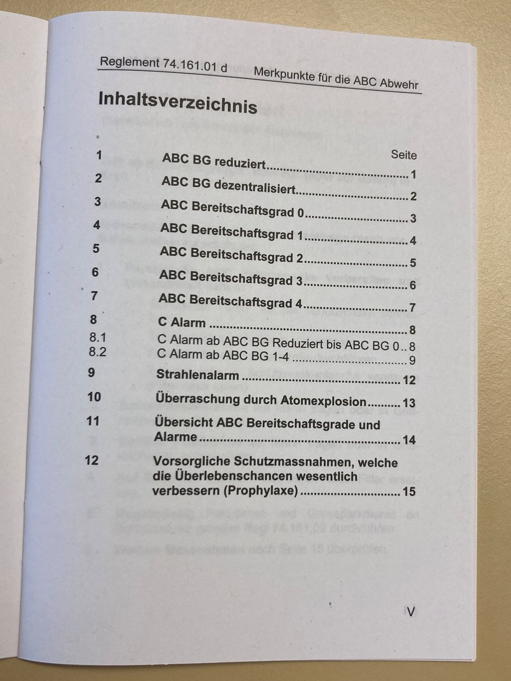 Schweizer Armee Uniformi: 4 Reglemente ABC Abwehr - Schweizer Armee – Usato da Brütten venduto da Hst1 4